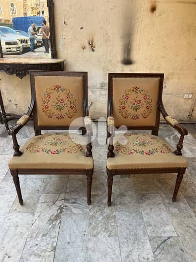 pair frensh fauteille aubusson فوتاي عدد ٢ اوبيسون فرنسي شغل يدوي روعة