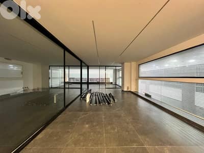 Prime Modern Showroom for Rent in Hamraصالة عرض للإيجار في الحمرا