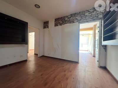 Prime Office for Rent on Hamraمكتب مميز للإيجار في شارع الحمرا