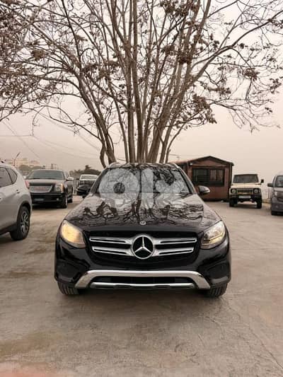 GLC-Class 300 2018 full black clean car fax