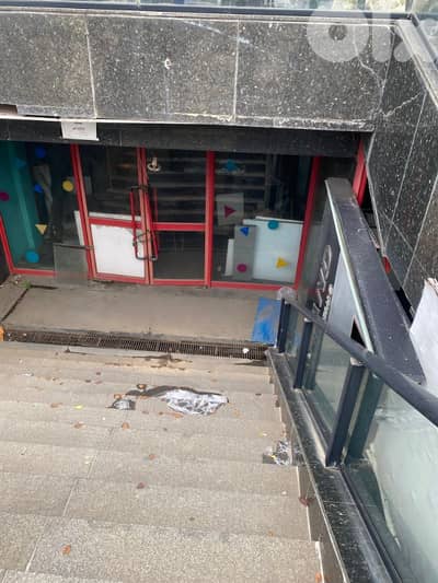 Showroom for sale in Dbayeh 1,300,000$ صالة عرض للبيع عالاوتستراد ضبية