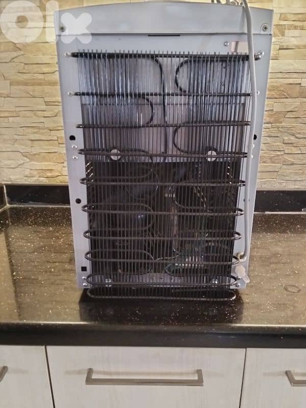 Cold / hot water dispenser 1