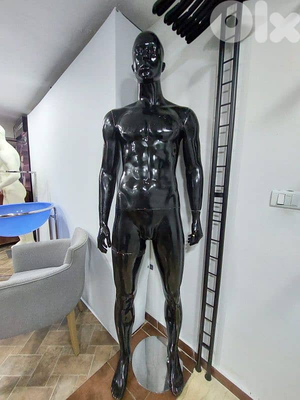 4 Mannequins Mint Condition 2