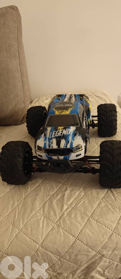 Used in good condition brushless basher with extra tires