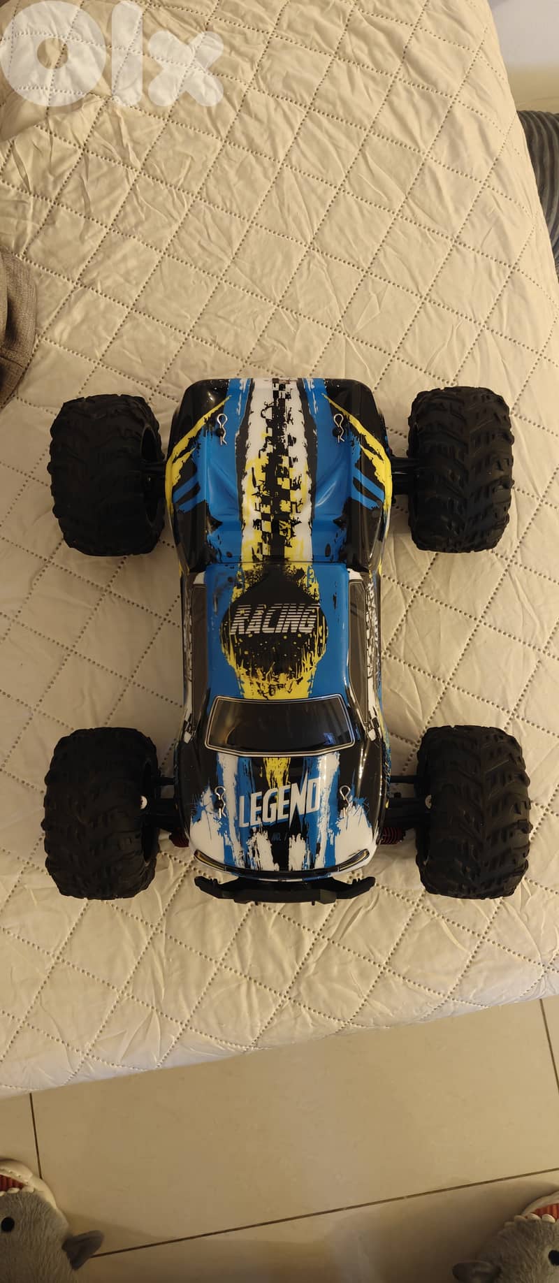 Used in good condition brushless basher with extra tires 1