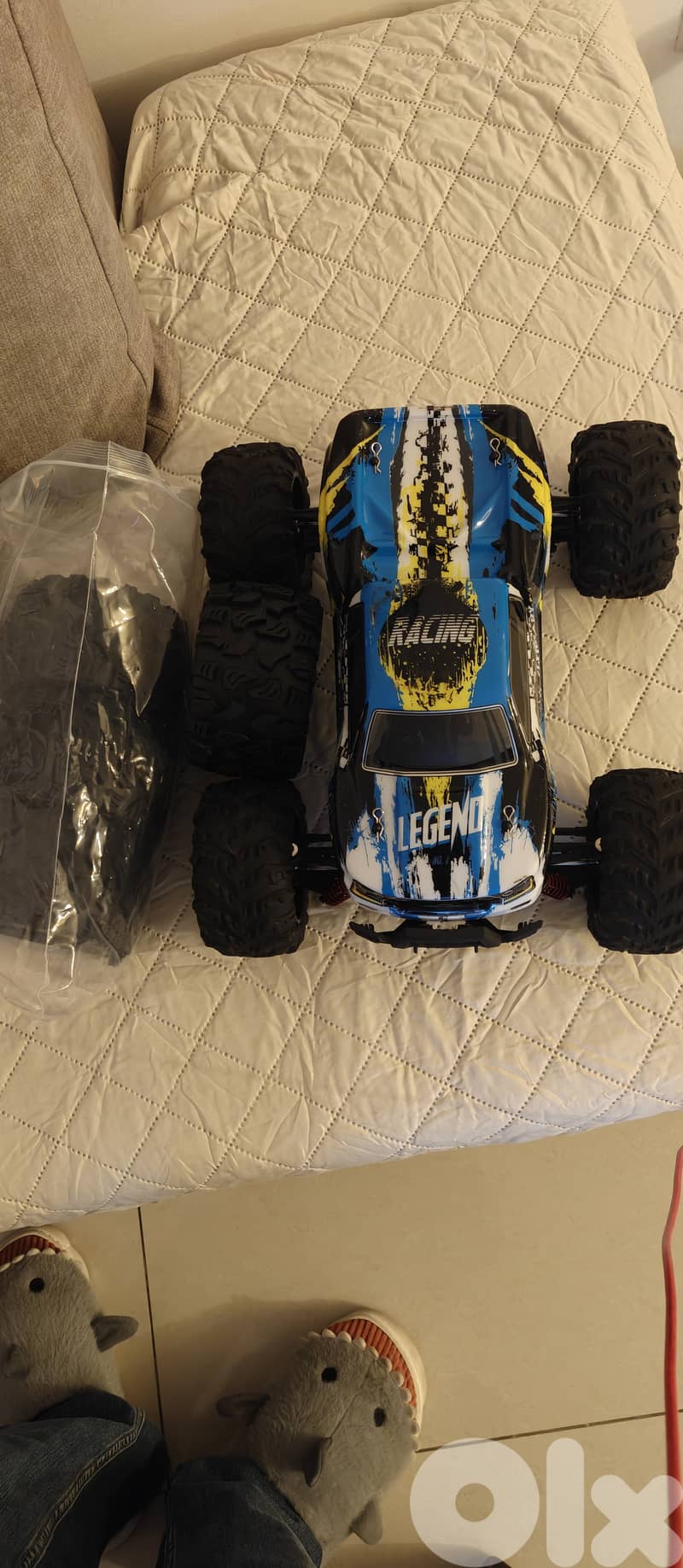 Used in good condition brushless basher with extra tires 2