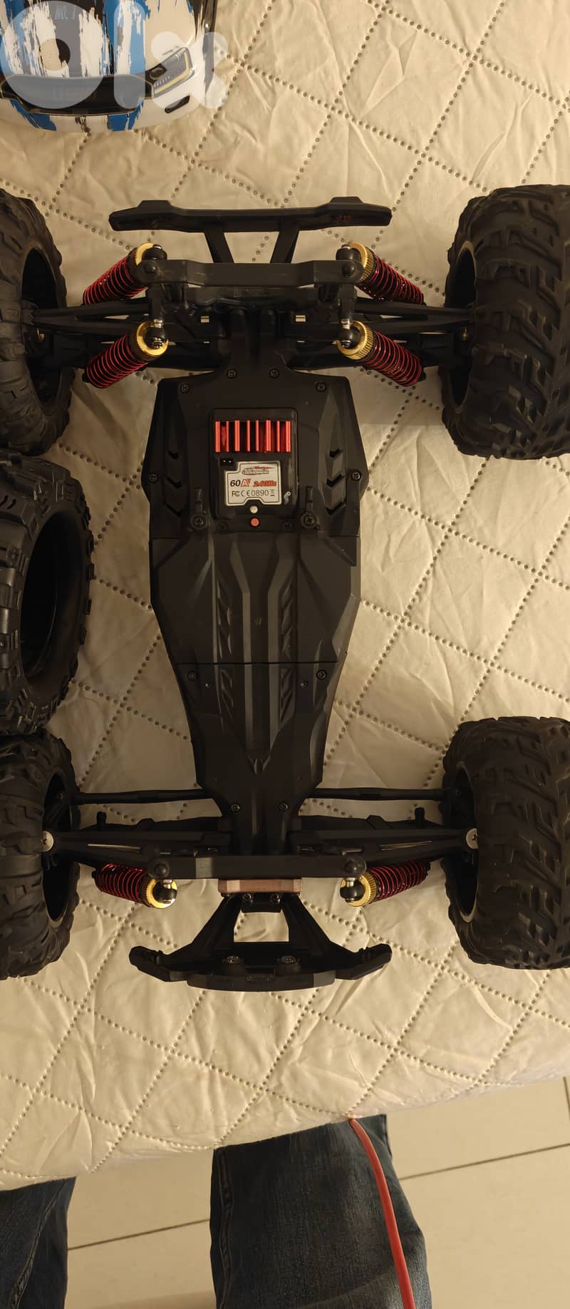 Used in good condition brushless basher with extra tires 3