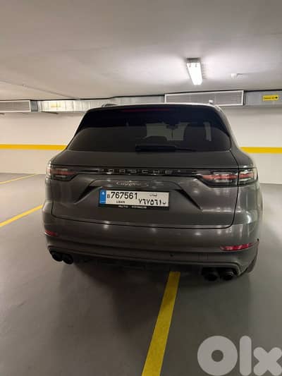 porsch cayene 2019 clean carfax never painted