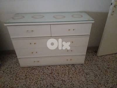 queen bed complete with single bed+ nights table