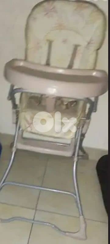 (٣ /  قطع)  كرسة سيارة / طاولة اكل / مارش