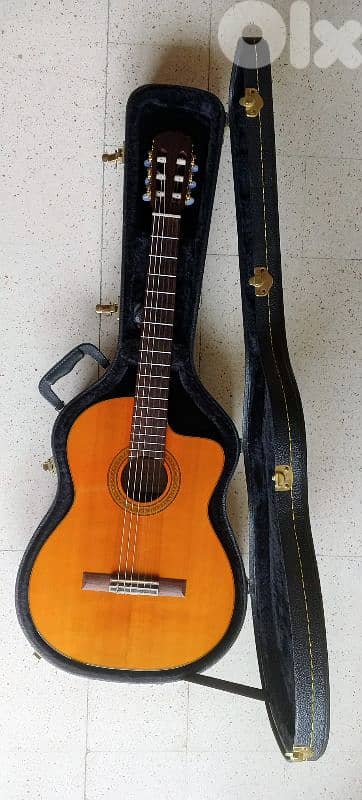 Electro-classical guitar with hard case 1