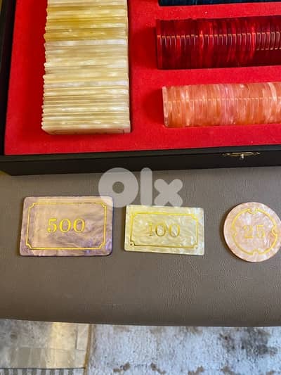 vintage old poker chips over 300 peace