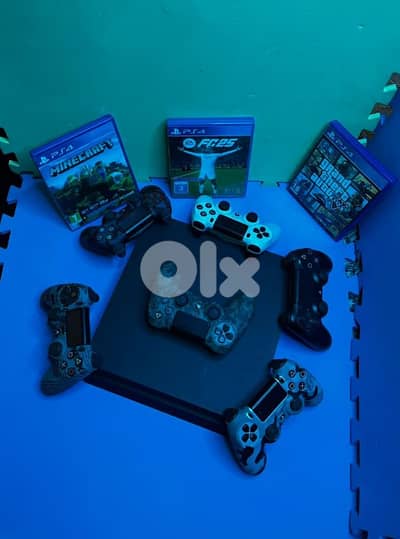 Ps4+6 controllers+3 games+controllers cover