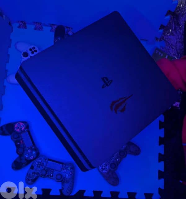 Ps4+6 controllers+3 games+controllers cover 3