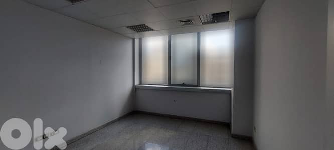 Spacious Office for Rent in Prime Bourj Hammoud مكتب واسع للإيجار