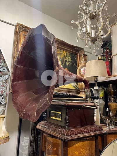 فونوغواف انكليزي انتيك يعمل بشكل ممتاز خارق النضافة روعة سعر لقطة