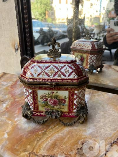 frensh box sevre antique صندوق فرنسي ساڤر مع برونز ناعم ولا اروع