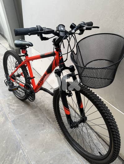 B’TWIN Rockrider Mountain Bike – Excellent Condition + Basket & Light