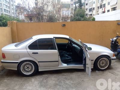 بي ام دبليو أخرى 1993