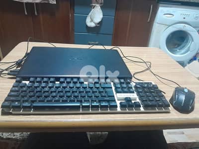 للبيع لابتوب ايسس كلو شغال تمام ١٠٠ بل ١٠٠ بس بدو بطارية