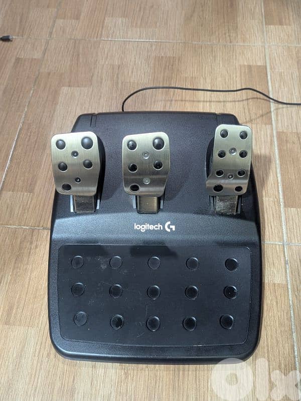 Logitech G29 Steering Wheel + Pedals (Excellent Condition) 4