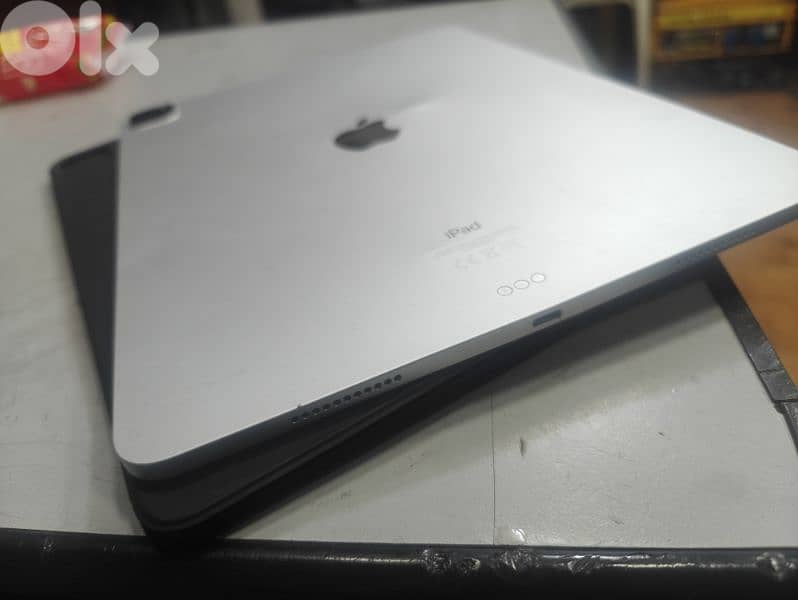ipad pro M1 12.9 inch 256GB +apple keyboard 3