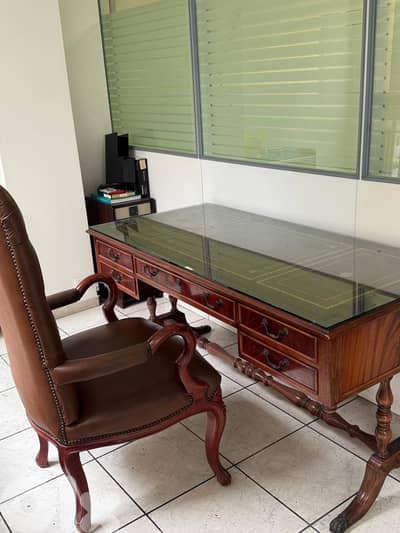 Classic Executive Desk + 4 Chairs – Vintage Style