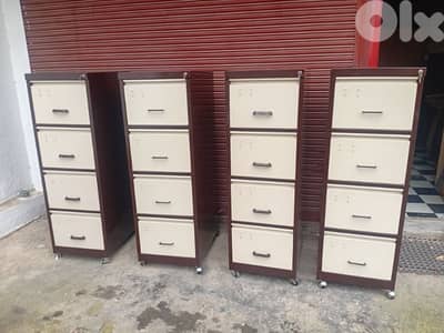 خزنات اوروبي شبه جديد مع دوليب وحدي 100$