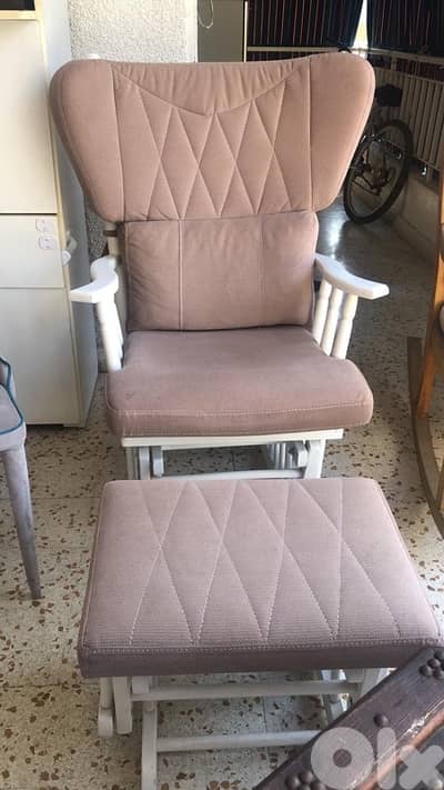 Rocking chair with its bank كرسي هزاز مع البنك