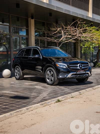 Mercedes-Benz GLC 300 Sedan 2018 . Clean Carfax