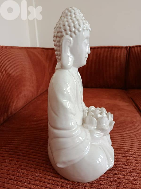 porcelain Buddha statue 2