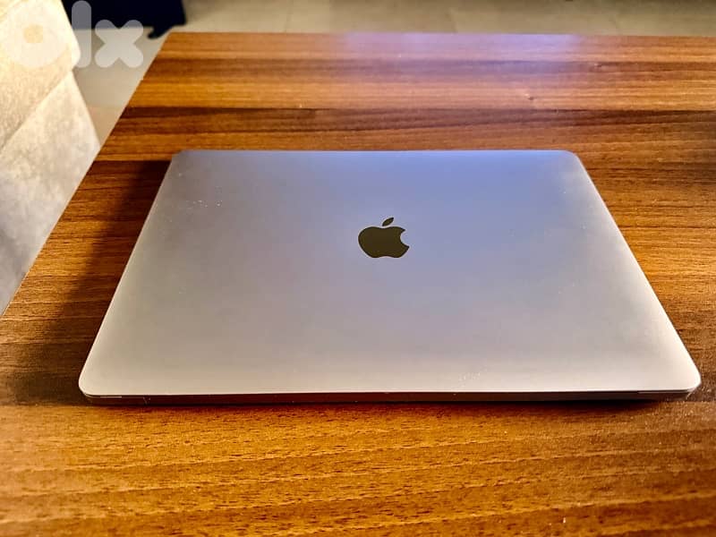 MACBOOK AIR - LIKE NEW 3