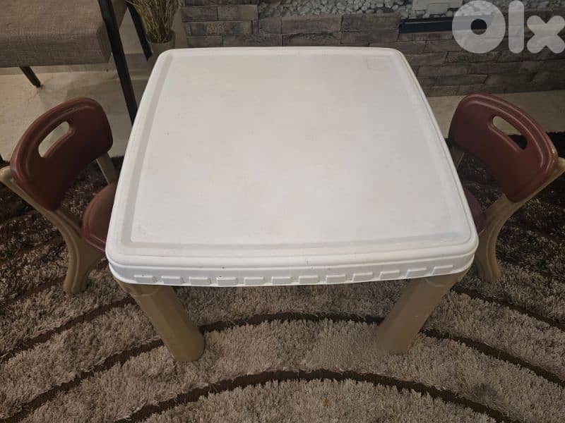 STEP 2 Table with 2 chairs 2