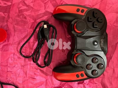 Gaming console for phones and wired headphones