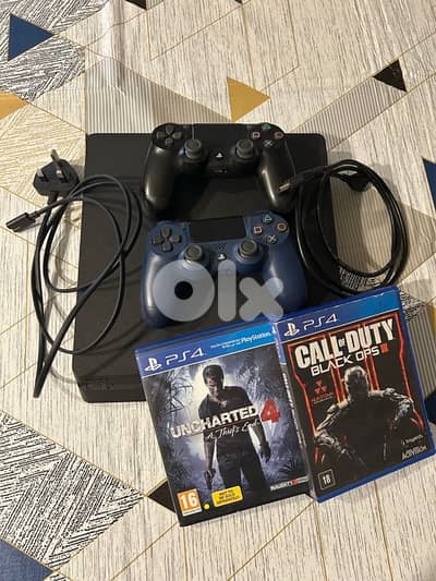 ps4 used with 2 original controller and 2 cds