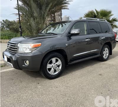 Very clean Toyota Land Cruiser 2015 4.6L V8