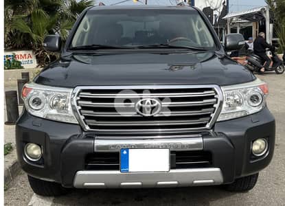 Very clean Toyota Land Cruiser 2015 4.6L V8