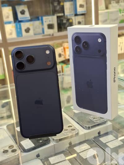 Used like new iphone 17 pro max 256 gb blue [E-Sim]