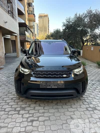 Land Rover Discovery 2018 black on black (clean carfax-67000 miles)