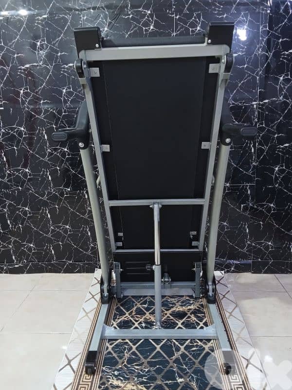 very good quality treadmill 2,5hp automatic inclinen 1