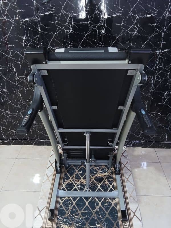 very good quality treadmill 2,5hp automatic inclinen 3
