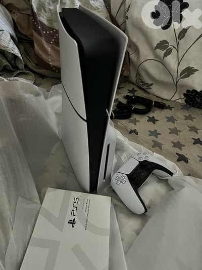 Ps5 Slim 1Tr only 3 Months used 2 Controller + spider-man2 600$