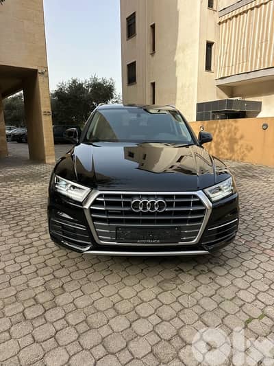 Audi Q5 Quattro 2018 black on black (clean carfax-65000 miles)