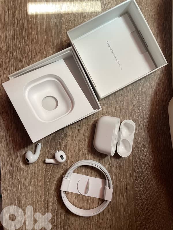 apple AirPods 3 with magsafe case 1