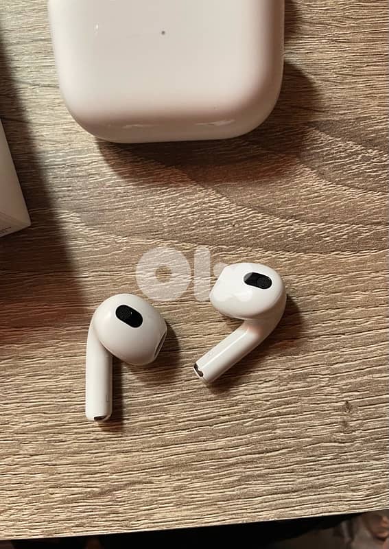 apple AirPods 3 with magsafe case 2