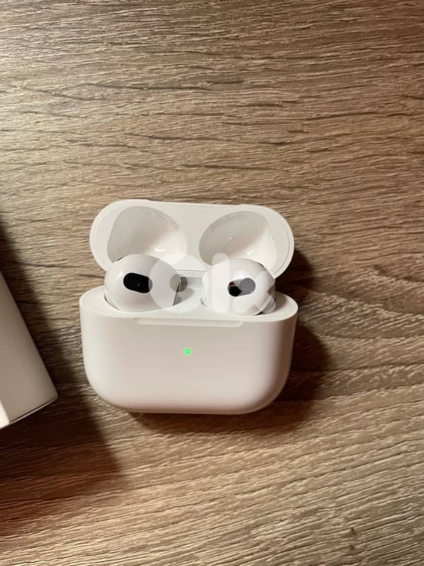 apple AirPods 3 with magsafe case 3
