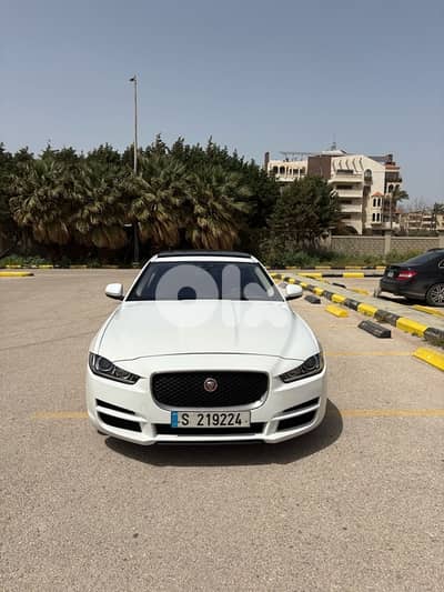 Jaguar XE 2017 - very Clean