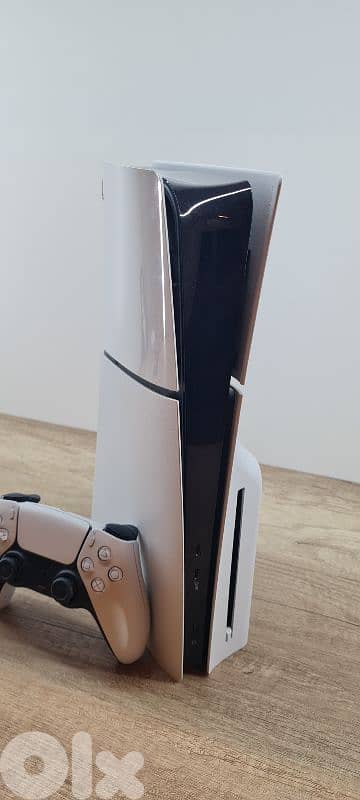 ps5 Slim 1TB with 2 controllers 2