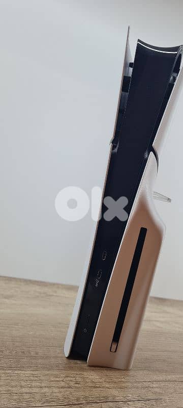 ps5 Slim 1TB with 2 controllers 3