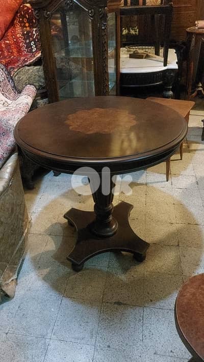 frensh table antique طاولة فرنسية خشب جوز مبرومة ولا اروع ناعمة